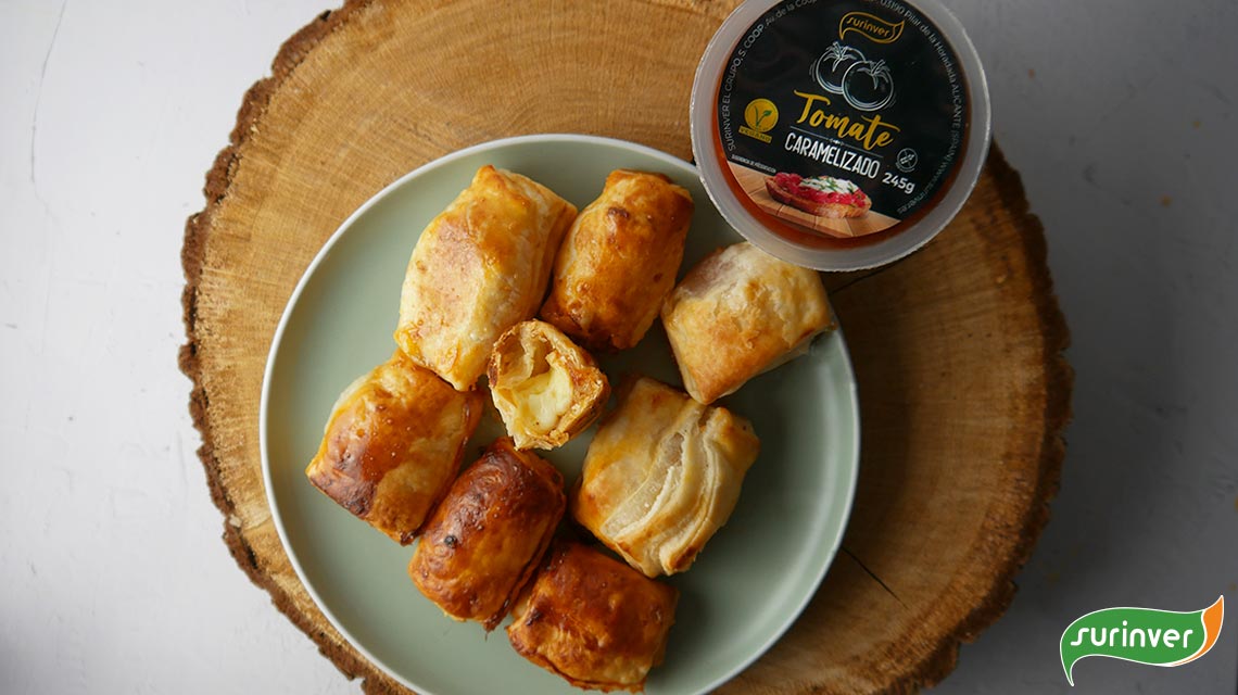 bocaditos-de-brie-con-tomate-caramelizado