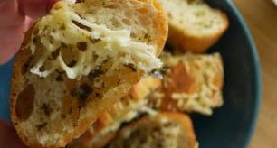 pan-de-ajo-con-queso